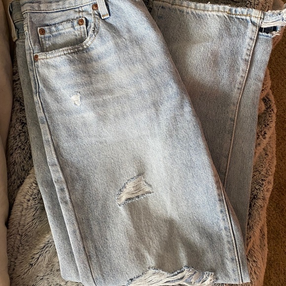 Women’s levis - Picture 1 of 2